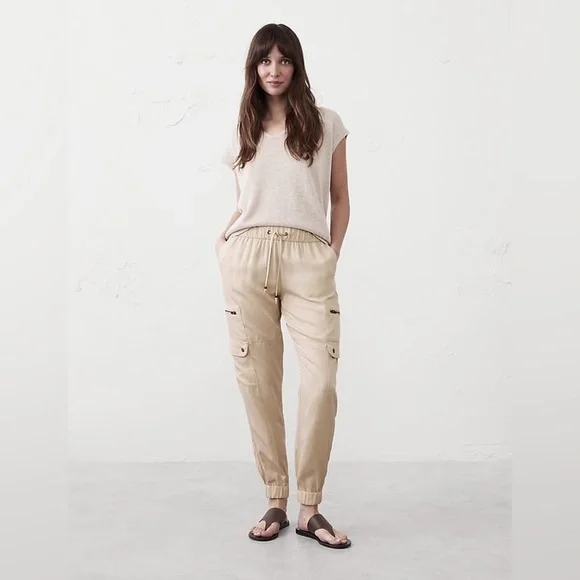 Banana Republic Factory TENCELT™ CARGO JOGGER Size L - Khaki - Great Condition - Picture 1 of 7